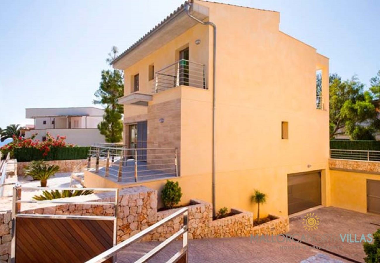 Villa en Platja de Muro - Villa Mediterranean: Moderno Refugio Familiar a Pa Villa en Platja de Muro - Villa Mediterranean: Moderno Refugio Familiar a Pa