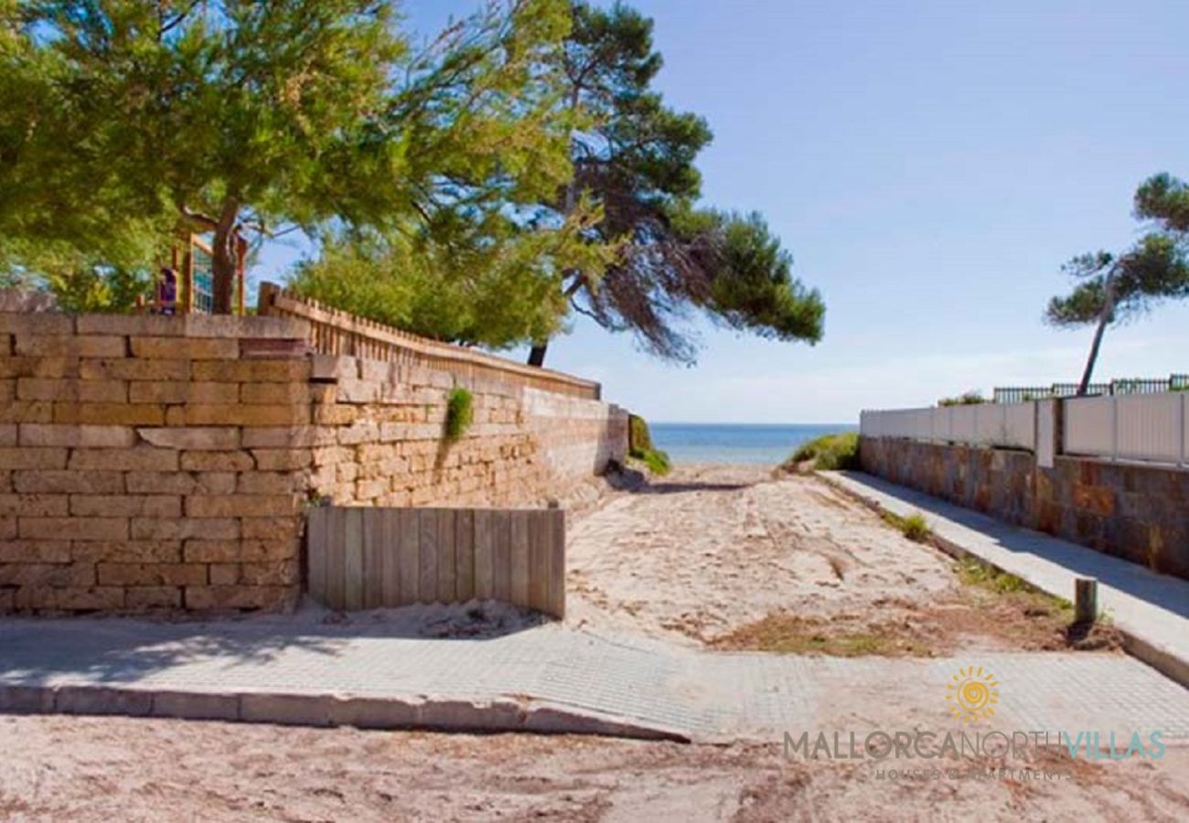 Villa en Platja de Muro - Villa Mediterranean: Moderno Refugio Familiar a Pa Villa en Platja de Muro - Villa Mediterranean: Moderno Refugio Familiar a Pa