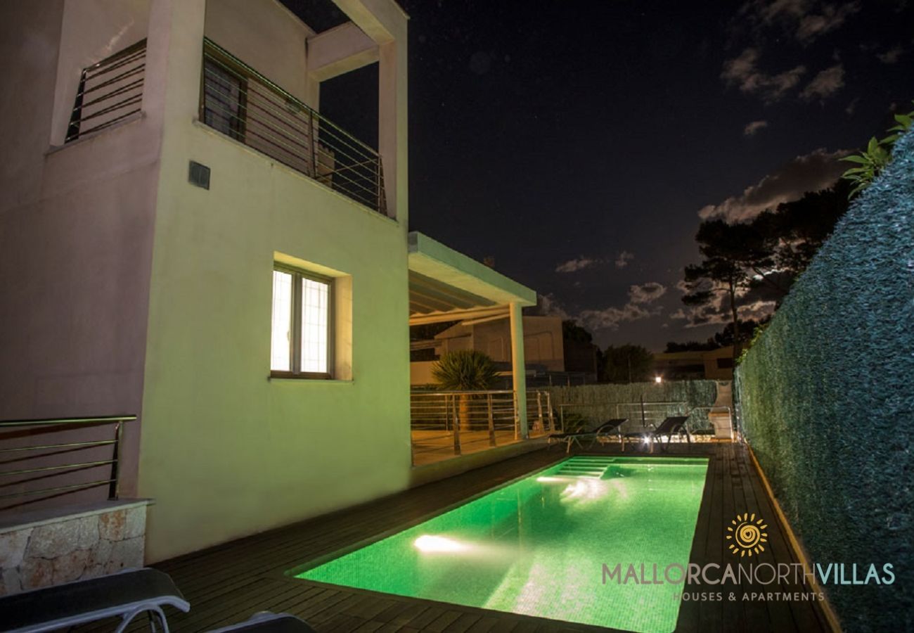 Villa en Platja de Muro - Villa Mediterranean: Moderno Refugio Familiar a Pa Villa en Platja de Muro - Villa Mediterranean: Moderno Refugio Familiar a Pa