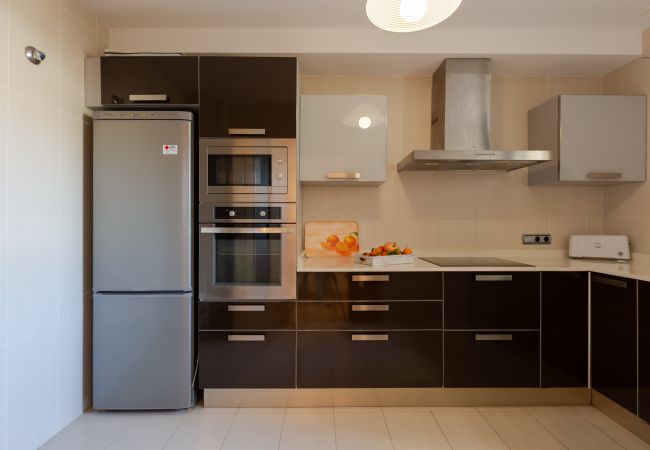 Küche mit Backofen, Mikrowelle, Toaster, ... Küche in Duplex La Nau B in Puerto Pollensa ausgestattet