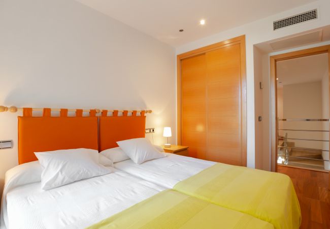 Zimmer mit Einbauschrank und zwei Einzelbetten Doppelzimmer im Obergeschoss