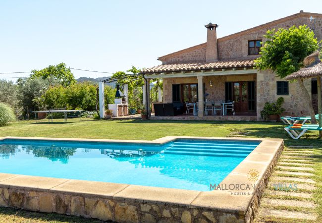 Finca mit Pool und überdachter Terrasse Mallorca Rustikale Finca mit privatem Pool, überdachter Terrasse und Garten auf Mallorca