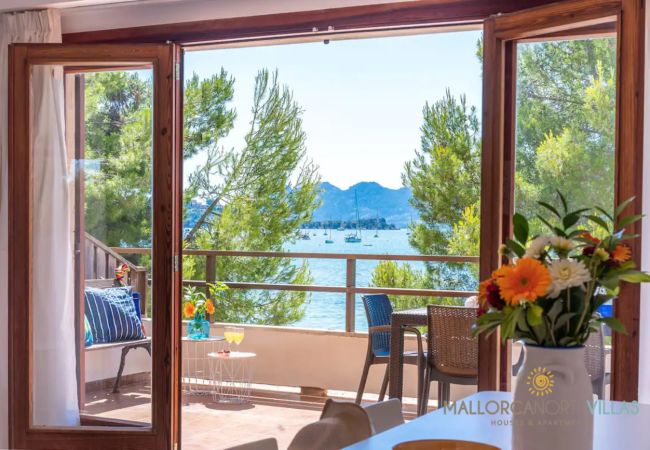 Meerblick vom Wohnzimmer – Puerto de Pollensa Mallorca Meerblick aus dem Wohnzimmer mit Zugang zur Terrasse in der Ferienwohnung Bel, Puerto de Pollensa, Mallorca