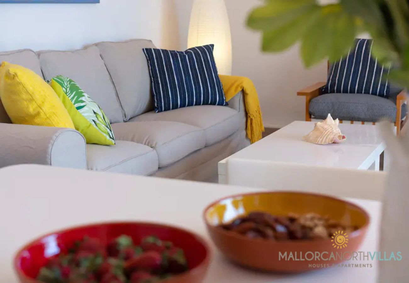 Wohnzimmer-Detail mit Couchtisch Wohnzimmer-Detail mit Couchtisch