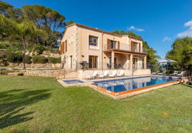 Villa in Felanitx - Finca es Foners: Lujoso Refugio en la Montaña Villa in Felanitx - Finca es Foners: Lujoso Refugio en la Montaña