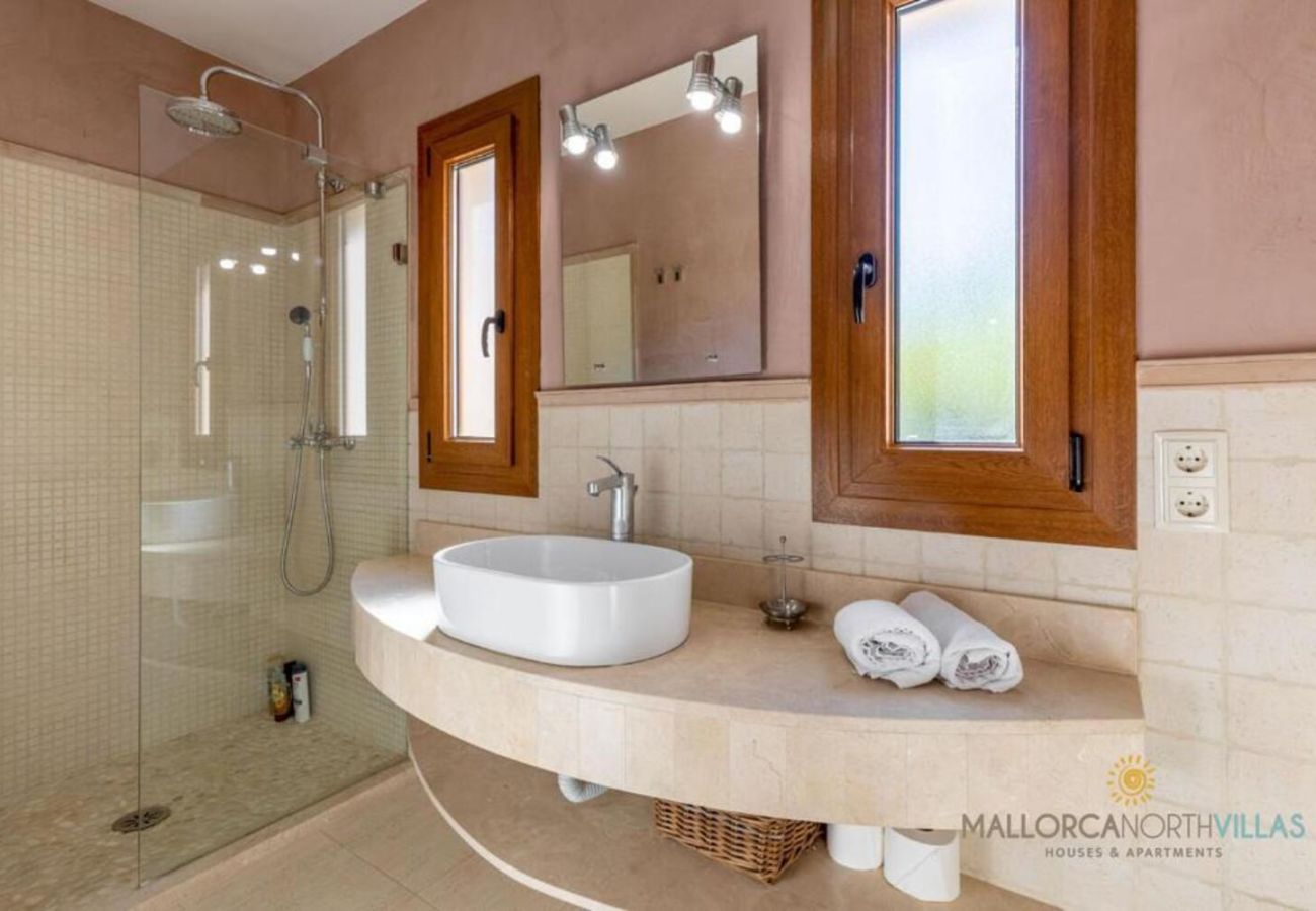 Villa in Felanitx - Finca es Foners: Lujoso Refugio en la Montaña Villa in Felanitx - Finca es Foners: Lujoso Refugio en la Montaña