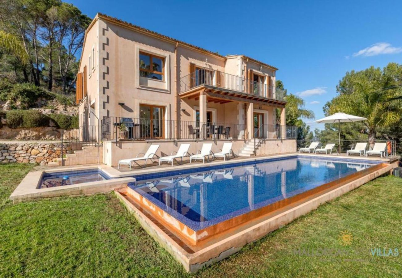 Villa in Felanitx - Finca es Foners: Lujoso Refugio en la Montaña Villa in Felanitx - Finca es Foners: Lujoso Refugio en la Montaña