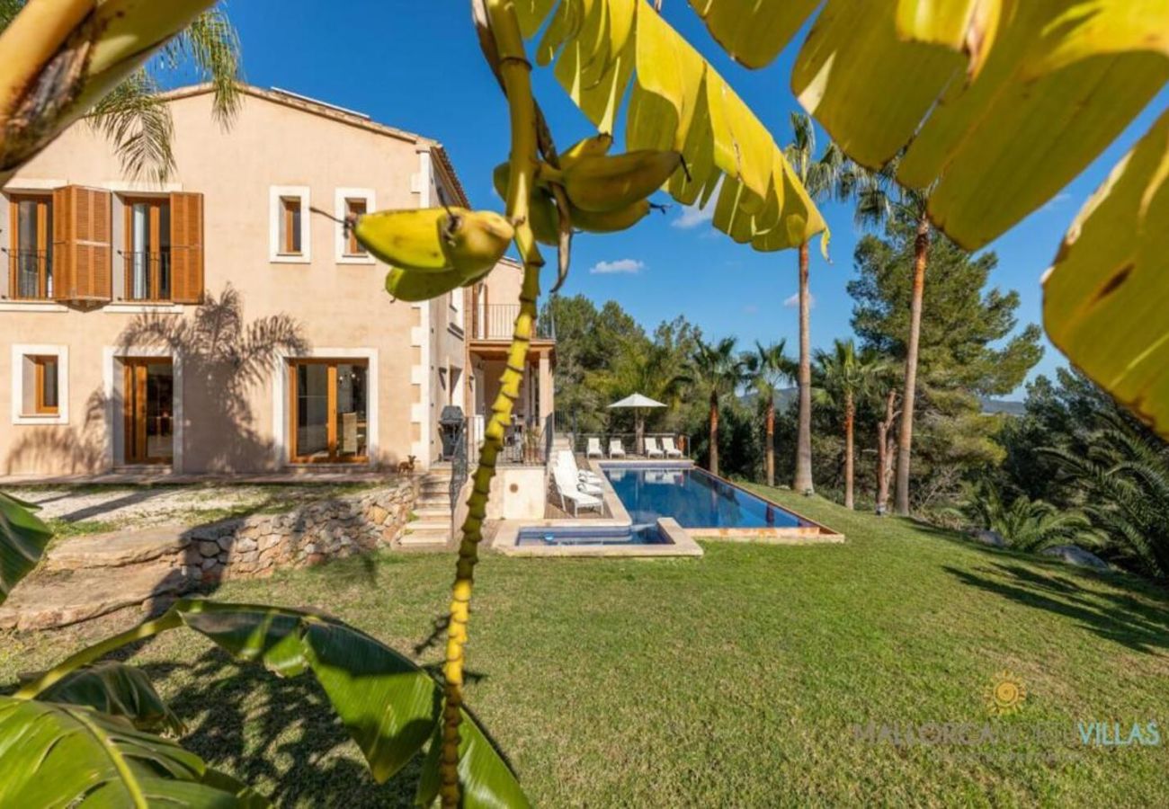 Villa in Felanitx - Finca es Foners: Lujoso Refugio en la Montaña Villa in Felanitx - Finca es Foners: Lujoso Refugio en la Montaña