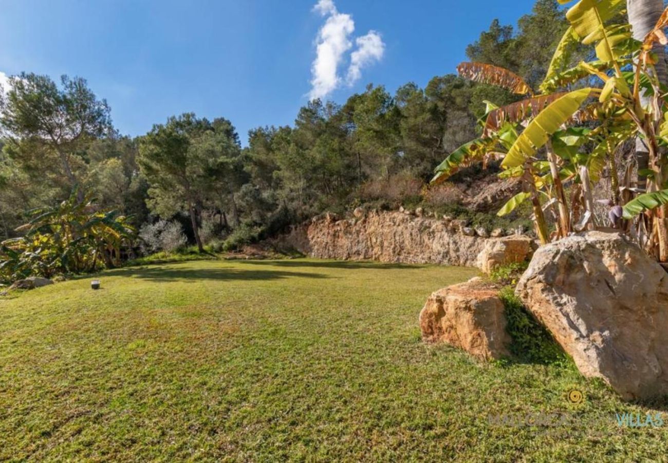 Villa in Felanitx - Finca es Foners: Lujoso Refugio en la Montaña Villa in Felanitx - Finca es Foners: Lujoso Refugio en la Montaña