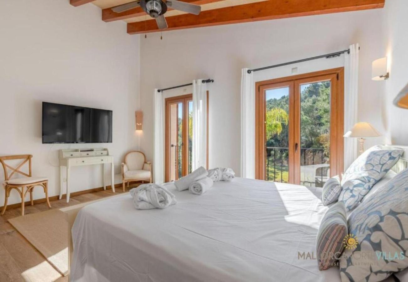 Villa in Felanitx - Finca es Foners: Lujoso Refugio en la Montaña Villa in Felanitx - Finca es Foners: Lujoso Refugio en la Montaña