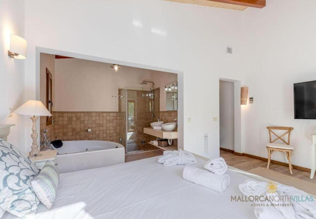 Villa in Felanitx - Finca es Foners: Lujoso Refugio en la Montaña Villa in Felanitx - Finca es Foners: Lujoso Refugio en la Montaña