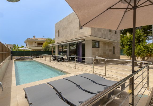 Villa/Dettached house in Playa de Muro - Villa Iola: Moderna Casa en Platja de Muro para 12