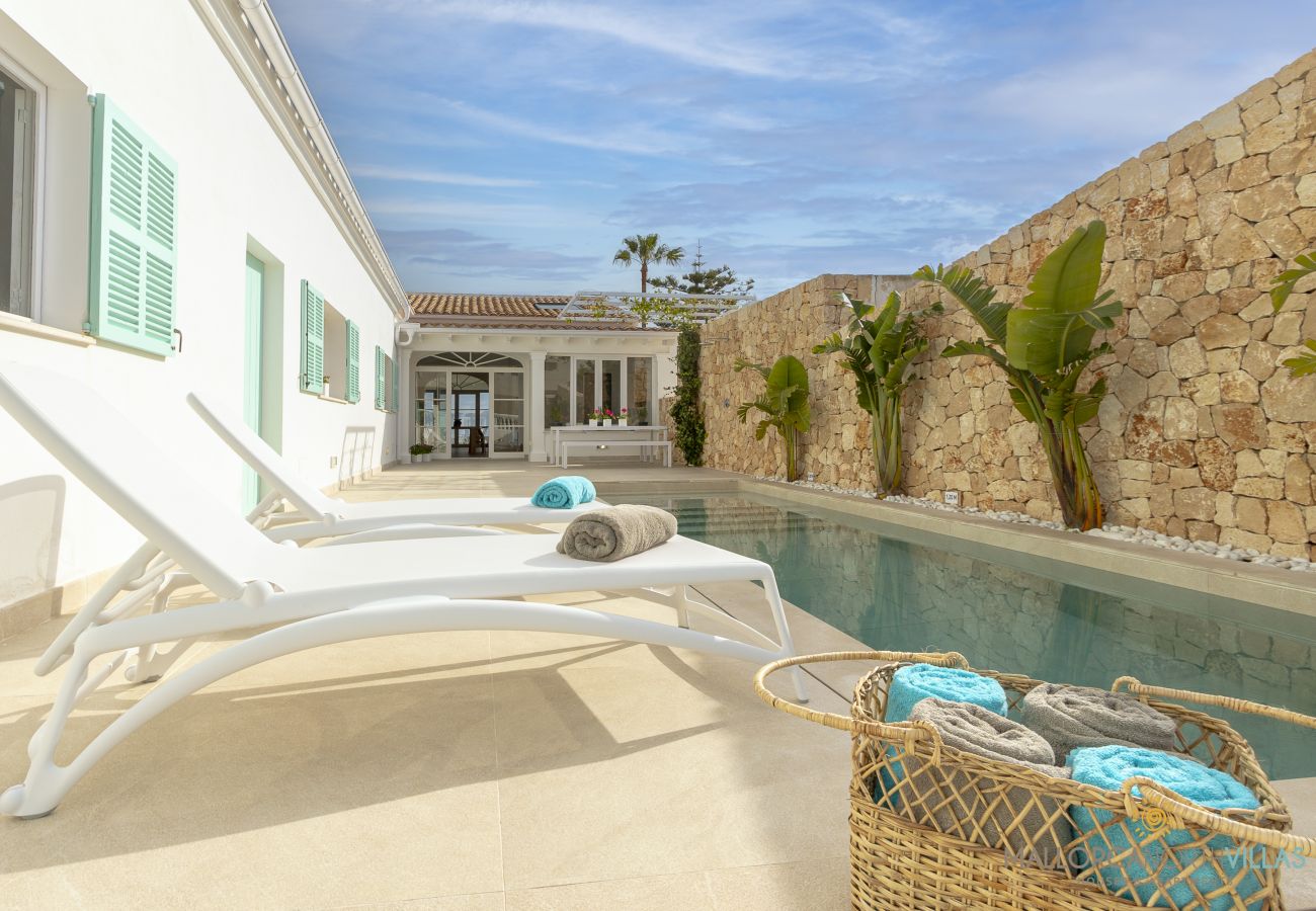 Villa in Alcudia - Villa Veles Dos: Tu Escapada de Lujo Frente al Mar