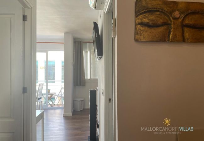 Apartment with a balcony and modern decor in a prime location. Interior of a modern apartment with a balcony and stylish decor.